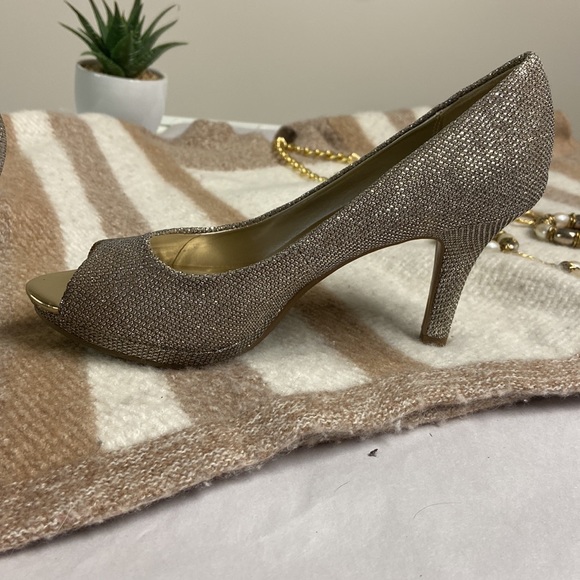 Bandolino metallic glitter sparkly peep toe heels size 6.5 - Picture 6 of 8